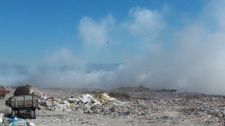 В Шишманци протестират срещу обгазяването от пламналото депо