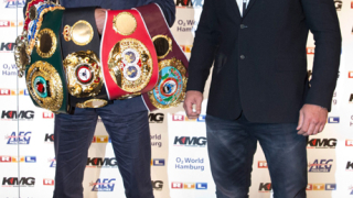 Бодигард на Кличко ще носи един от поясите му до ринга
