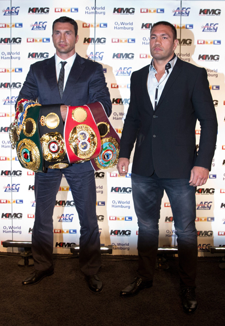 Бодигард на Кличко ще носи един от поясите му до ринга