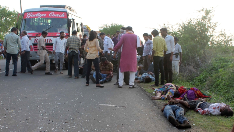 25 души загинали и 11 ранени след катастрофа в Индия 