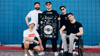 Американската банда Portugal The Man получи платинен сертификат за сингъла