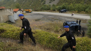 Прострелян сърбин и шестима ранени полицаи при сблъсъци в Косово