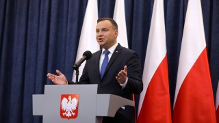 Полският президент Анджей Дуда подписа спорния закон за Холокоста който