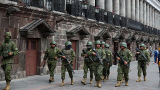 В Еквадор няма гражданска война и има голяма разлика между