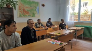 1170 затворници започват учебната година