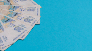 Измамници върнаха над 2200 лева след бърза акция на полицията