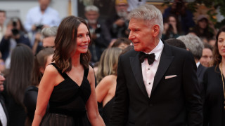 Харисън Форд не може да откъсне поглед от съпругата си