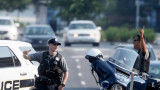  Полицаи простреляни при нахлуване в Ню Джърси 