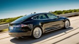 Една Tesla на автопилот, един робот и един нелеп инцидент на CES