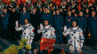 Китай днес изстреля космическия кораб Шънчжоу 17 Shenzhou 17 от космодрума Цзюцюан