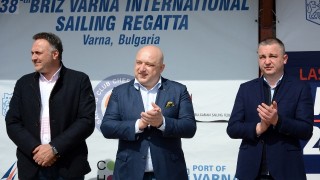 Министър Кралев: ММС ще финансира проект за ремонт на водна спортна база "Бриз" във Варна