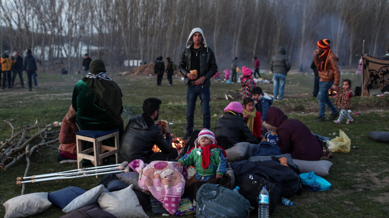 Близо 2000 мигранти са опитали да преминат от Турция в Гърция