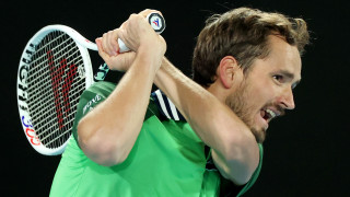 Фамозен обрат осигури място на Медведев в трети кръг на Australian Open