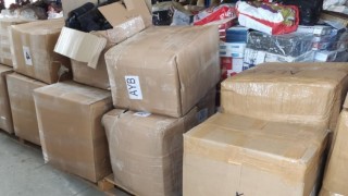 Митнически служители откриха голямо количество маркови стоки при две проверки