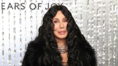 Шер сподели защо 40-годишната разлика във възрастта с приятеля ѝ Александър Едуардс не е проблем