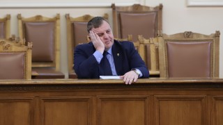 Каракачанов над година не бил охраняван от НСО