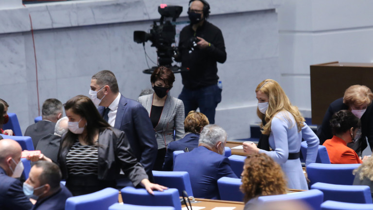 Депутатите осигуриха жестомимичния превод в ефир