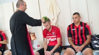 С водосвет за здраве преди преди първата тренировка отслужи