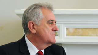 Сръбският правителствен „Фалкон” с президента Николич кацна принудително