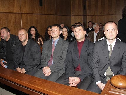 Тежки присъди за полицаите, били Чората