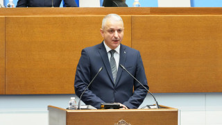 Парламентарната група на Възраждане предлага промени в просветния закон Партията