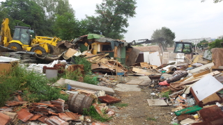Акция на Столична община и МВР събаря незаконните постройки в столичния квартал Захарна