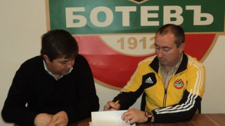 Стоилов подписа с Ботев за 2,5 години