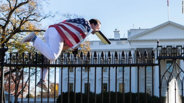 Мъж прескочи оградата на Белия дом