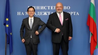 Министър Кралев се срещна с посланика на Япония