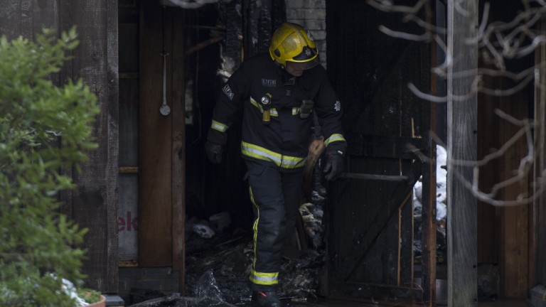 Лекари помагат на осем души, пострадали при пожара в лондонската