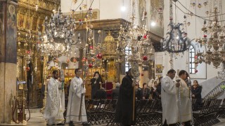 Хиляди християни от целия свят се стекоха към площад Мангер