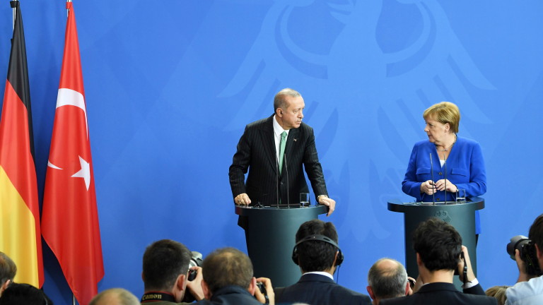 Президентът на Турция Реджеп Ердоган призова Берлин да екстрадира стотици