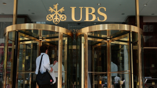 Откакто UBS спаси пострадалия си съперник Credit Suisse преди година