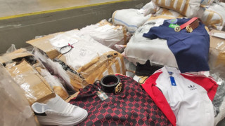 Митническите служители на МП Капитан Андреево задържаха огромно количество фалшиви