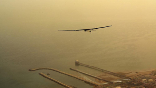 Solar Impulse 2 кацна в Индия, пилотите зоват местните да подкрепят чистата енергия 