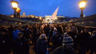 В 60 унгарски града протестираха срещу Орбан