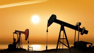 Цената на петрола се задържа под $40 за барел на пазарите в Азия