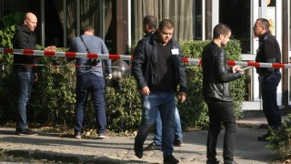 Разследващи продължават с огледите в района на стрелбата в София
