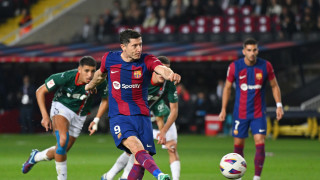 Нападателят на Барселона Роберт Левандовски може да напусне клуба преди