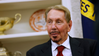 В продължение на близо една година Илон Мъск се задържа