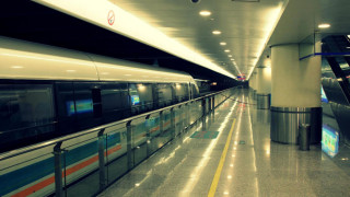Инцидент с припаднал човек спря временно метрото 