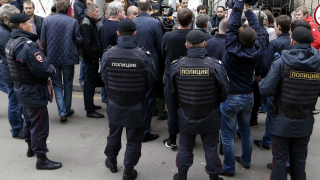 Трима души са убити при стрелба в московски съд информират