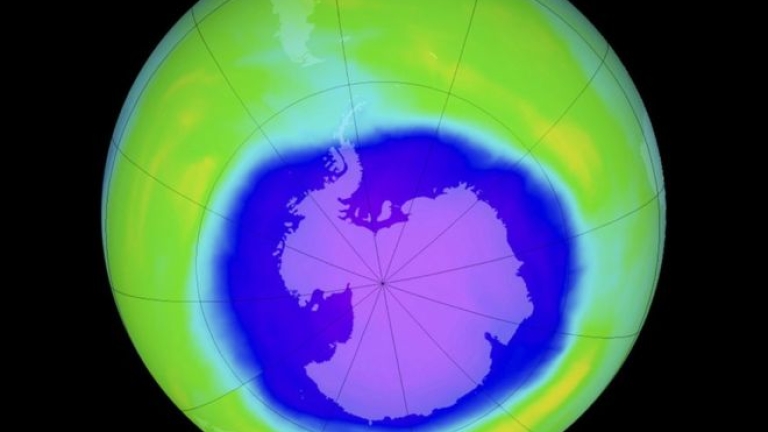 Озоновата дупка над Антарктида се смалява