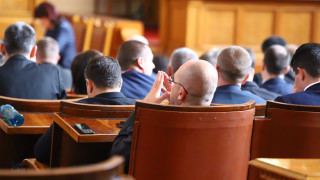 Експресно депутатите гласуват правилника на НС