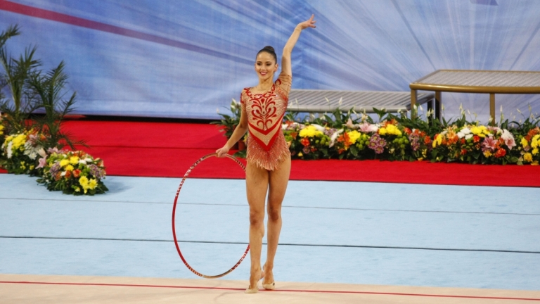 Българската гимнастичка - Невяна Владинова спечели златен медал на обръч
