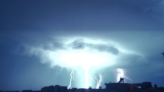 Жълт код е обявен за неделя заради очаквани бури Това