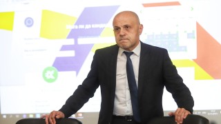 Планът за възстановяване и устойчивост не е скапан, уверява Дончев