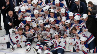 Младите американски хокеисти САЩ победиха Канада с 2 0 и ликуваха