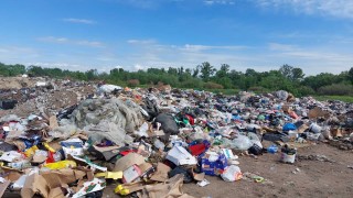 Незаконно сметище с 85 тона боклук е почистено край река Въча