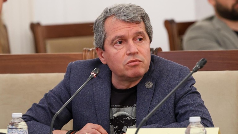 Това, което разделя лаладжията от истинския политик